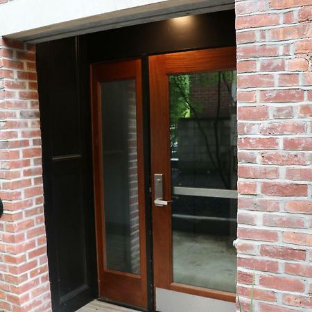 A Stylish Stay W/ A Queen Bed, Heated Floors.. #21 Brookline Exterior photo
