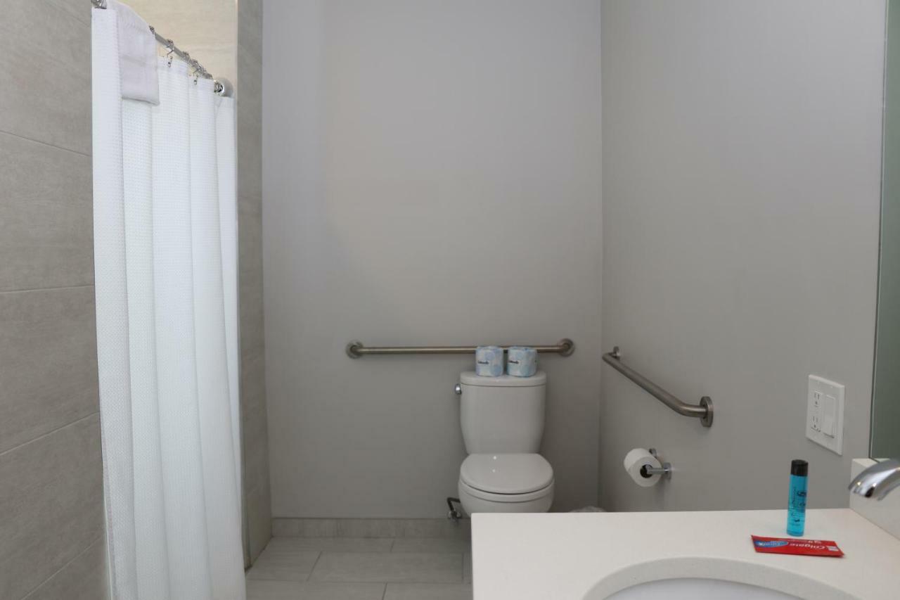 A Stylish Stay W/ A Queen Bed, Heated Floors.. #21 Brookline Exterior photo
