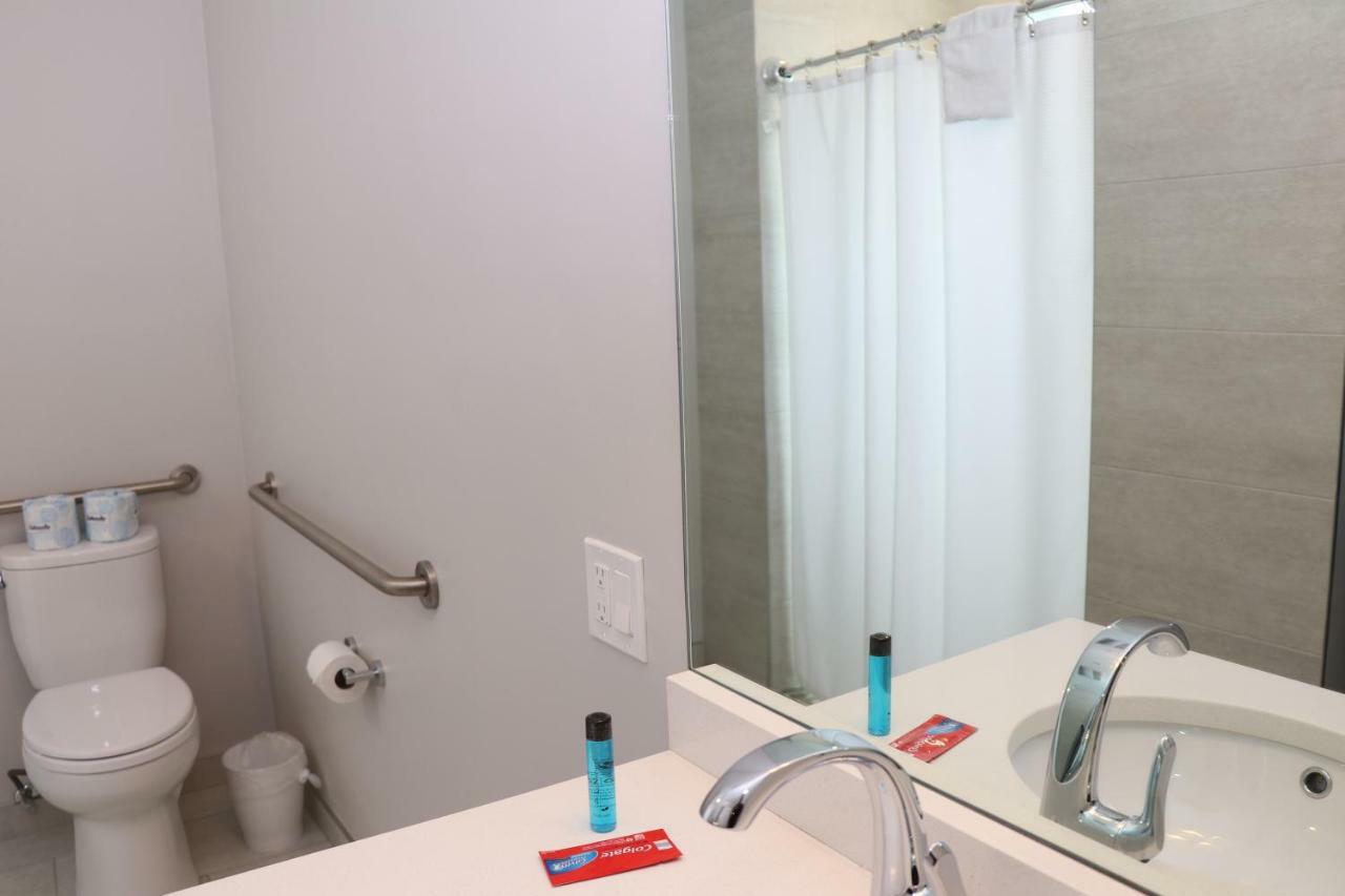 A Stylish Stay W/ A Queen Bed, Heated Floors.. #21 Brookline Exterior photo