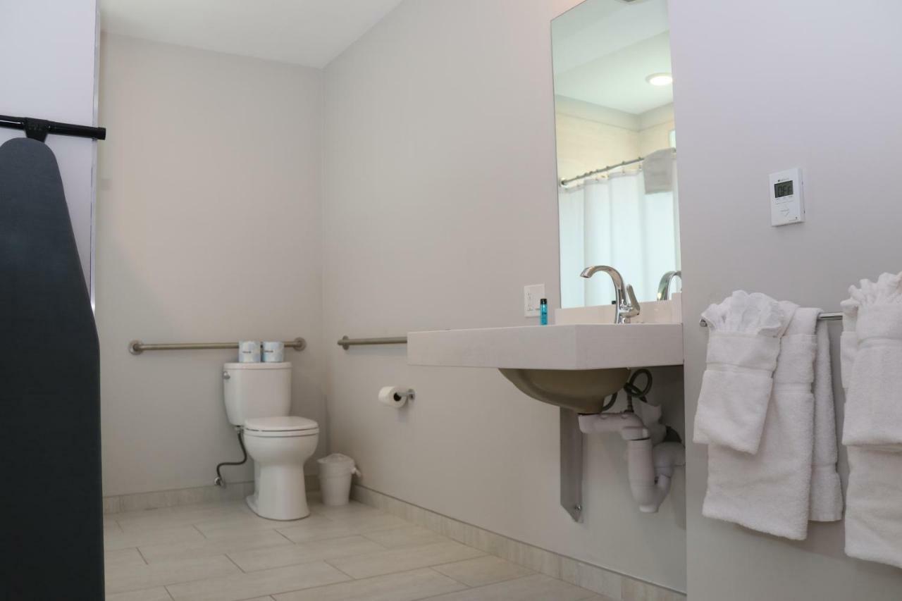 A Stylish Stay W/ A Queen Bed, Heated Floors.. #21 Brookline Exterior photo